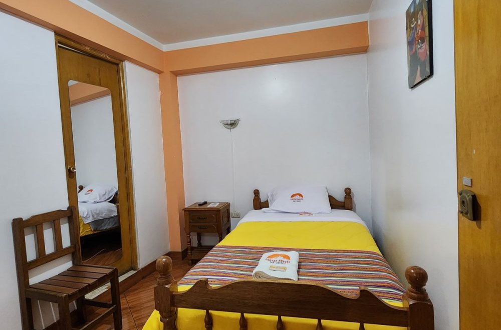 HABITACIÓN INDIVIDUAL PRIVADA-Lhotse Hostel-Huaraz Perú