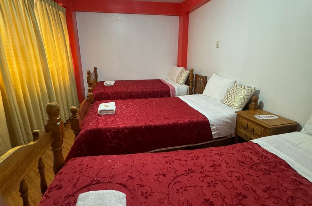 HABITACIÓN TRIPLE COMPARTIDA.-Lhotse Hostel-Huaraz Perú