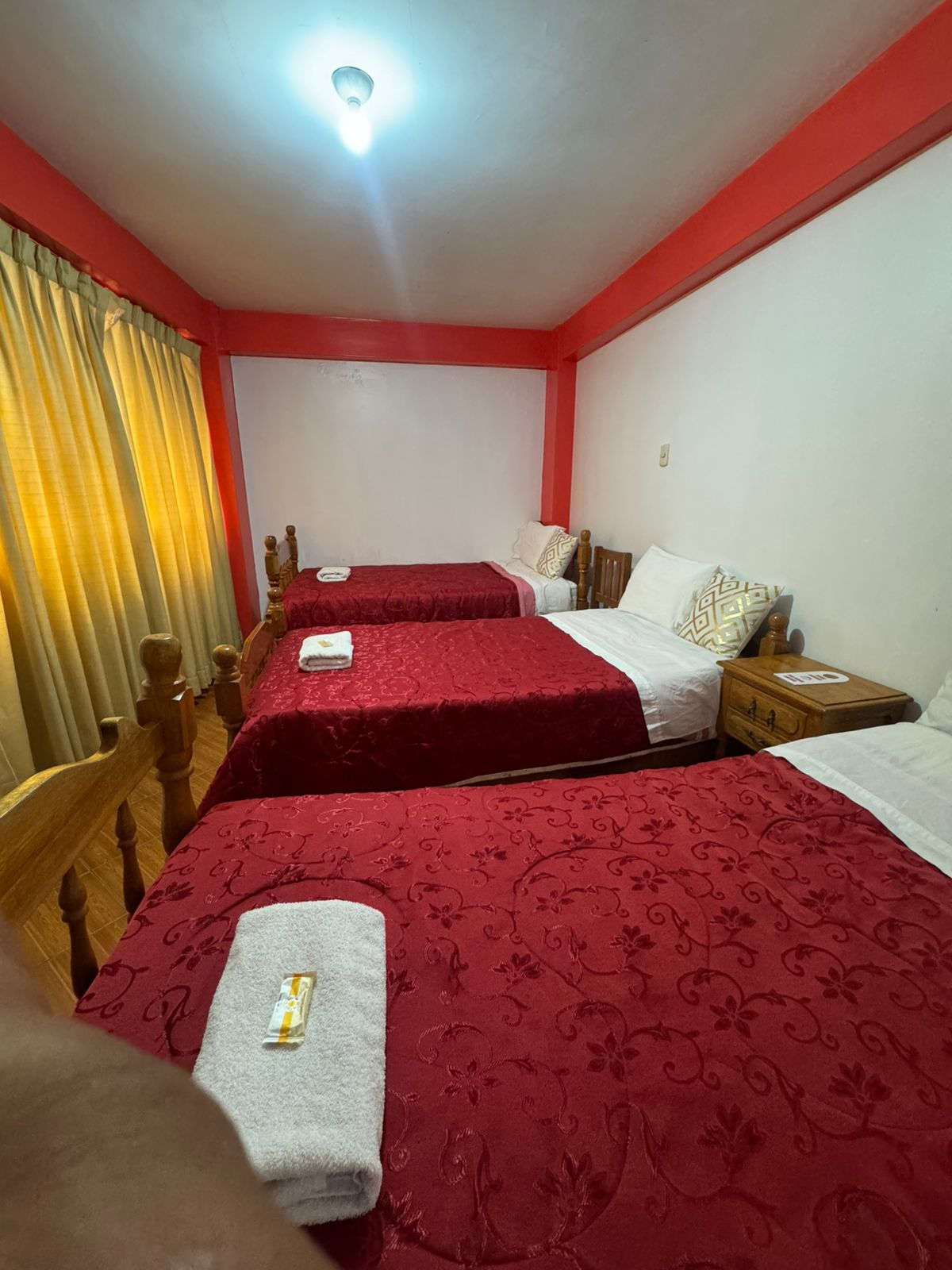 HABITACIÓN TRIPLE COMPARTIDA.